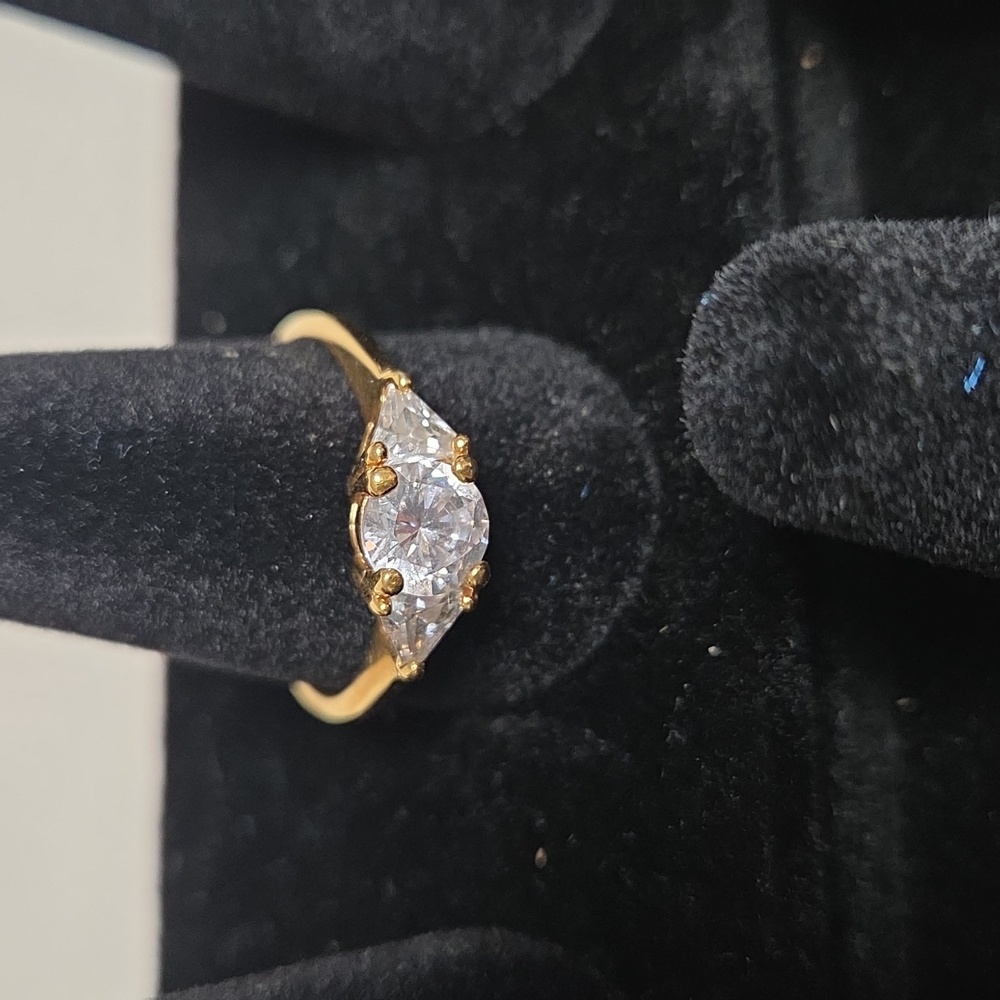 Elegant Gold Plated 3 Stone Ring sz 9